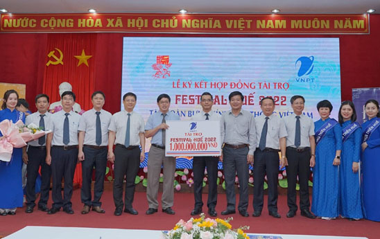 VNPT ký kết hợp đồng tài trợ Festival Huế 2022