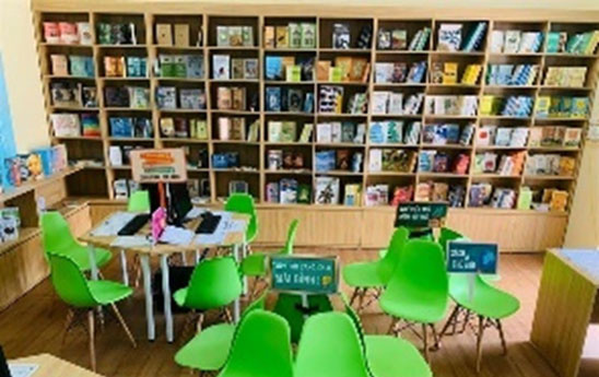 Vietcombank Ba Đình tặng thư viện thông minh và tổ chức hội thảo hướng nghiệp cho học sinh trường THPT Mù Cang Chải