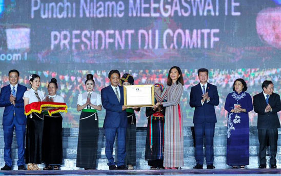 Vietcombank đồng hành cùng Lễ đón nhận Bằng của UNESCO ghi danh “Nghệ thuật Xòe Thái”