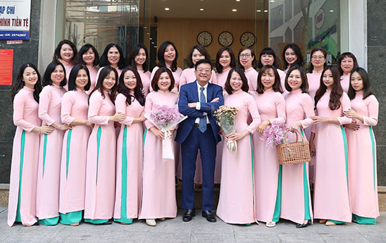 Nữ cán bộ Hiệp hội Ngân hàng Việt Nam hưởng ứng Tuần lễ Áo dài năm 2023
