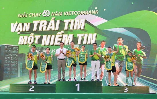 Giải chạy 60 năm Vietcombank “Vạn trái tim - Một niềm tin”