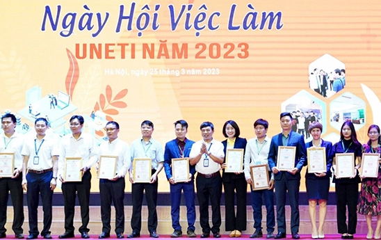 PVcomBank thu hút hàng nghìn sinh viên tại sự kiện “Ngày hội việc làm UNETI 2023”