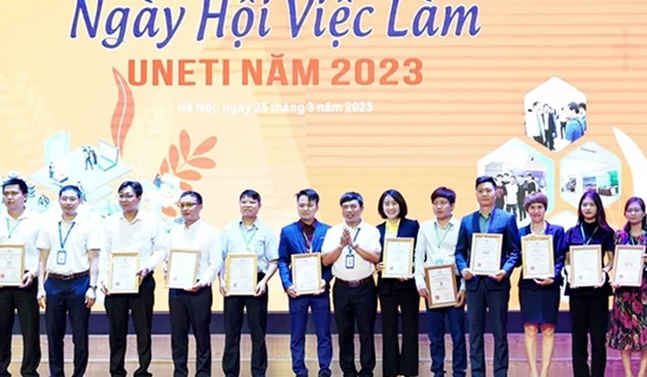 PVcomBank thu hút hàng nghìn sinh viên tại sự kiện “Ngày hội việc làm UNETI 2023”