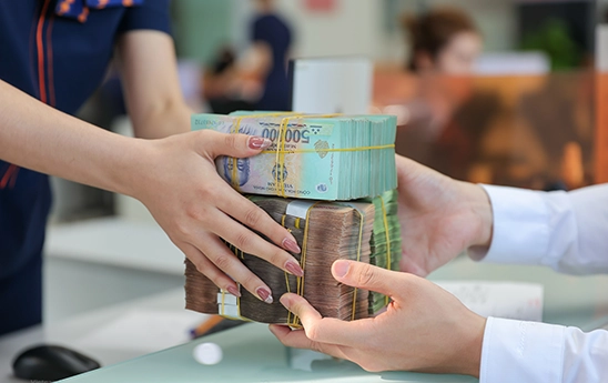 Ngành ngân hàng nỗ lực đẩy vốn giá rẻ ra thị trường