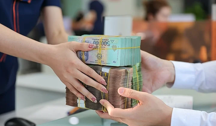 Ngành ngân hàng nỗ lực đẩy vốn giá rẻ ra thị trường
