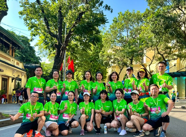 Hơn 20 cán bộ, nhân viên, công đoàn viên Hiệp hội Ngân hàng Việt Nam tham dự giải chạy VPBank Hanoi International Marathon 2023 ở cự ly 5km, nhằm hưởng ứng phong trào rèn luyện thế thao, đồng thời đóng góp cho các hoạt động thiện nguyện, an sinh xã hội.