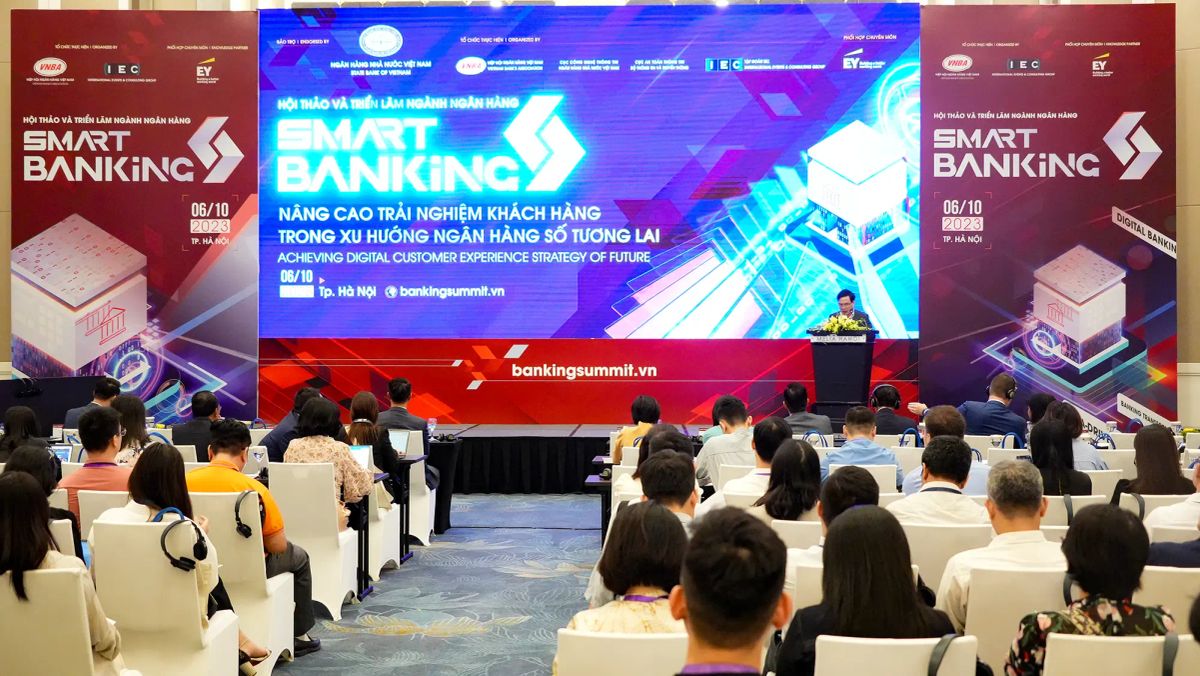 Quang cảnh hội thảo chuyên đề 2 về “Nâng cao trải nghiệm khách hàng trong xu hướng ngân hàng số tương lai"