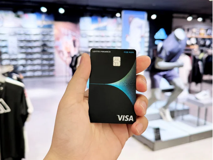 Người dùng có thể sử dụng thẻ tín dụng tại các đối tác liên kết của Lotte Finance để nhận được ưu đãi hoàn tiền hấp dẫn. Ảnh: Lotte Finance