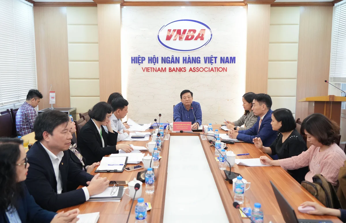 Quang cảnh cuộc họp triển khai xây dựng Bộ quy tắc chung về chuyển tiền quốc tế của khách hàng cá nhân