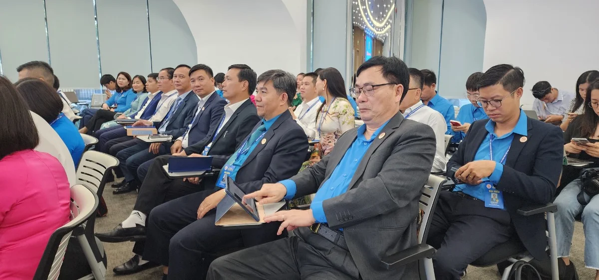 Đoàn đại biểu Công đoàn NHVN tại Diễn đàn số 5