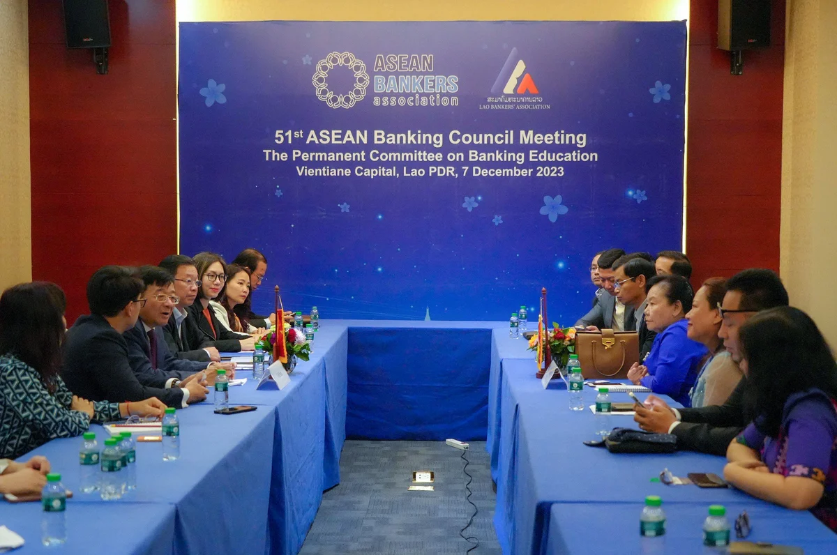Quang cảnh buổi làm việc