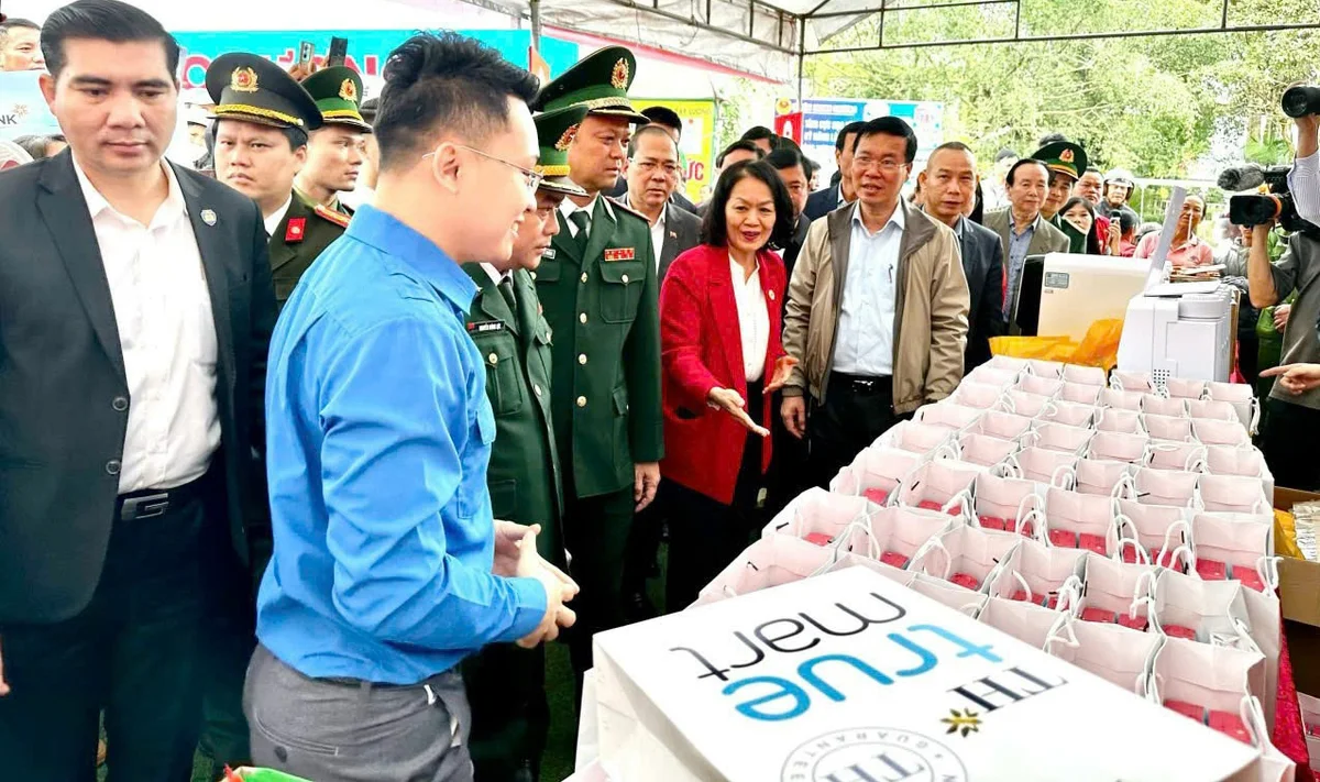 Bac A Bank chung tay lan tỏa yêu thương tới đồng bào khó khăn