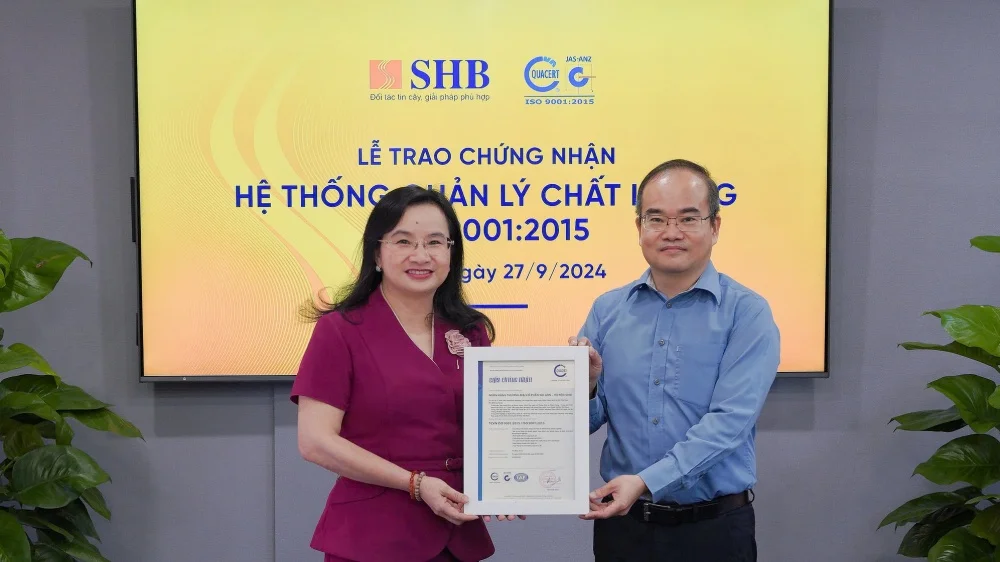 CEO SHB Ngô Thu Hà nhận chứng chỉ Hệ thống quản lý chất lượng ISO 9001:2015