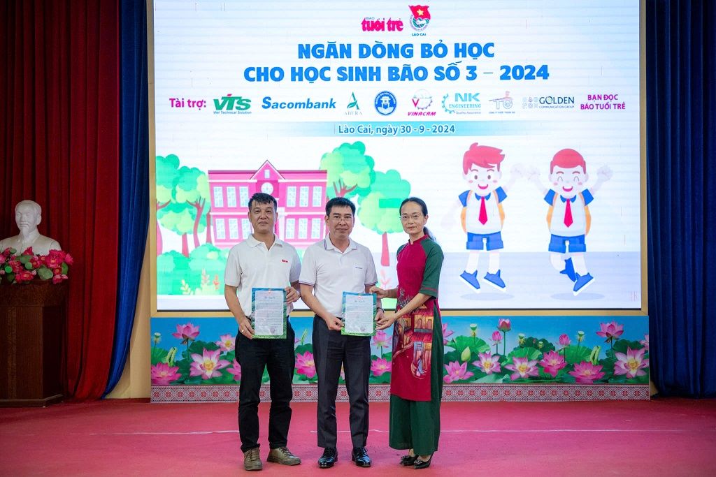 Cán bộ, nhân viên Sacombank góp hơn 12,7 tỷ đồng giúp đồng bào vượt thiên tai