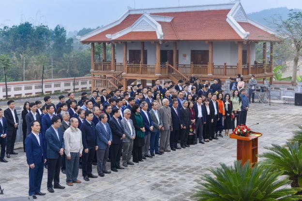 NHNN tổ chức chương trình về nguồn và trồng cây “Tri ân cội nguồn cách mạng” tại Khu di tích lịch sử của ngành Ngân hàng