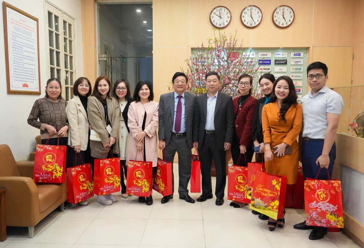 Công đoàn Hiệp hội Ngân hàng Việt Nam trao quà Tết đến cán bộ đoàn viên, người lao động
