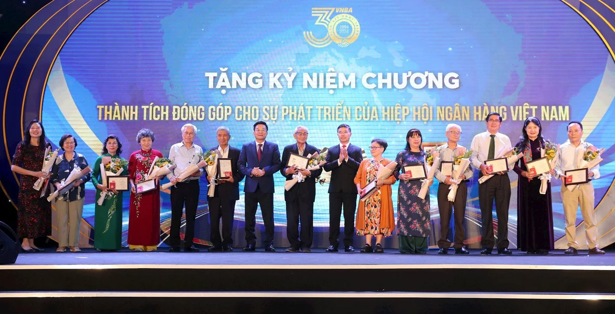 Các cá nhân đã gắn bó, công tác tại Cơ quan thường trực có nhiều đóng góp cho sự phát triển của Hiệp hội Ngân hàng Việt Nam