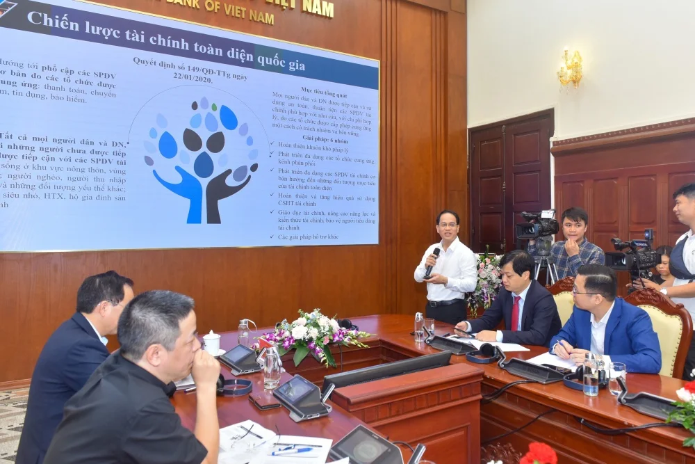 Ông Phạm Minh Tú - Phó Viện trưởng, Viện Chiến lược Ngân hàng trình bày tại Tọa đàm