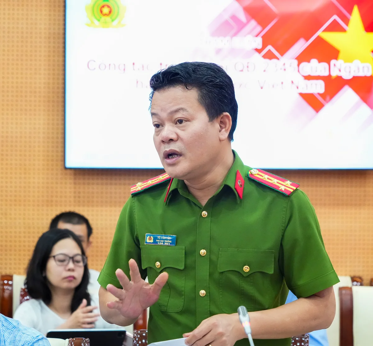 Đại tá Vũ Văn Tấn, Phó Cục trưởng Cục Cảnh sát quản lý hành chính về trật tự xã hội Bộ Công an (Thư ký tổ công tác triển khai đề án 06/CP)