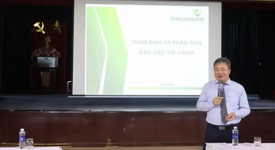 phân tích báo cáo tài chính