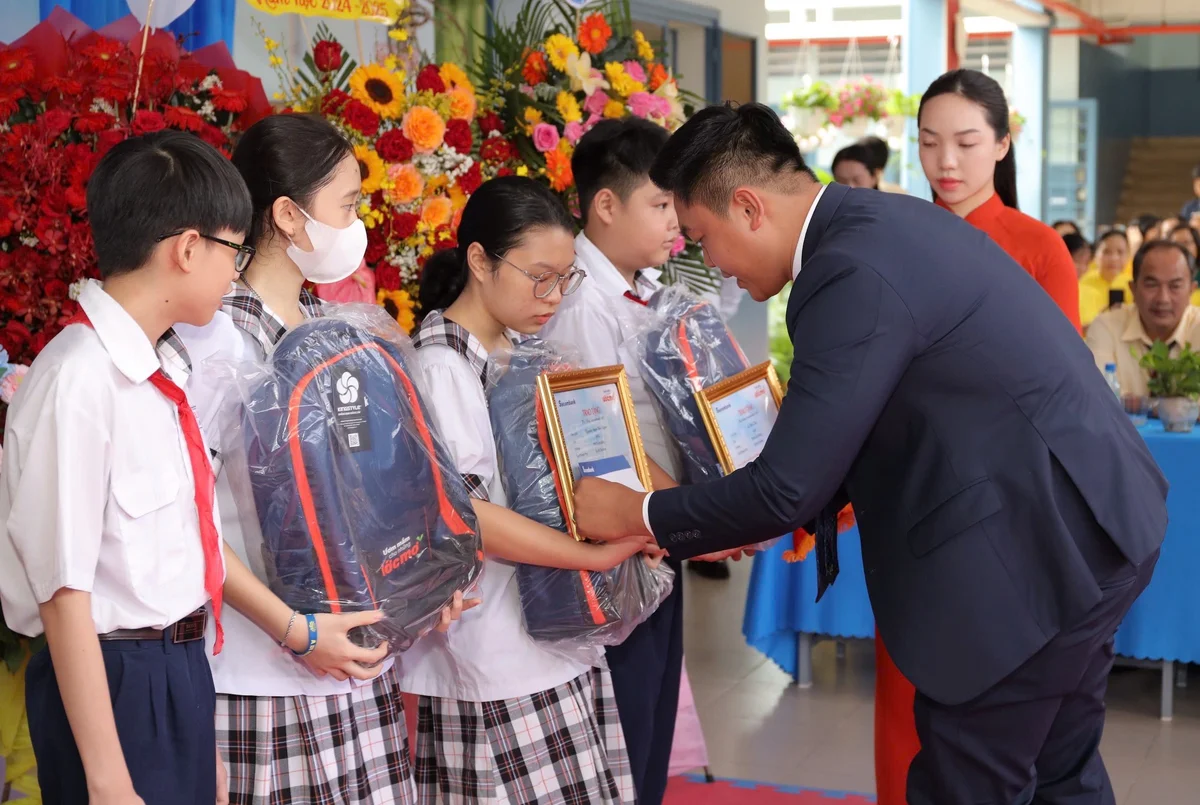 học bổng