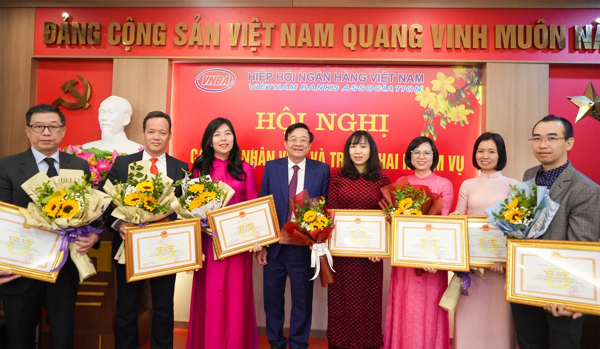 7 cá nhân nhận bằng khen của Thống đốc Ngân hàng nhà nước Việt Nam