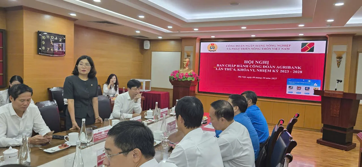 Đồng chí Từ Thị Kim Thanh - Ủy viên Ban Chấp hành Đảng bộ, Thành viên Hội đồng thành viên, Chủ tịch Công đoàn Agribank phát biểu nhận nhiệm vụ