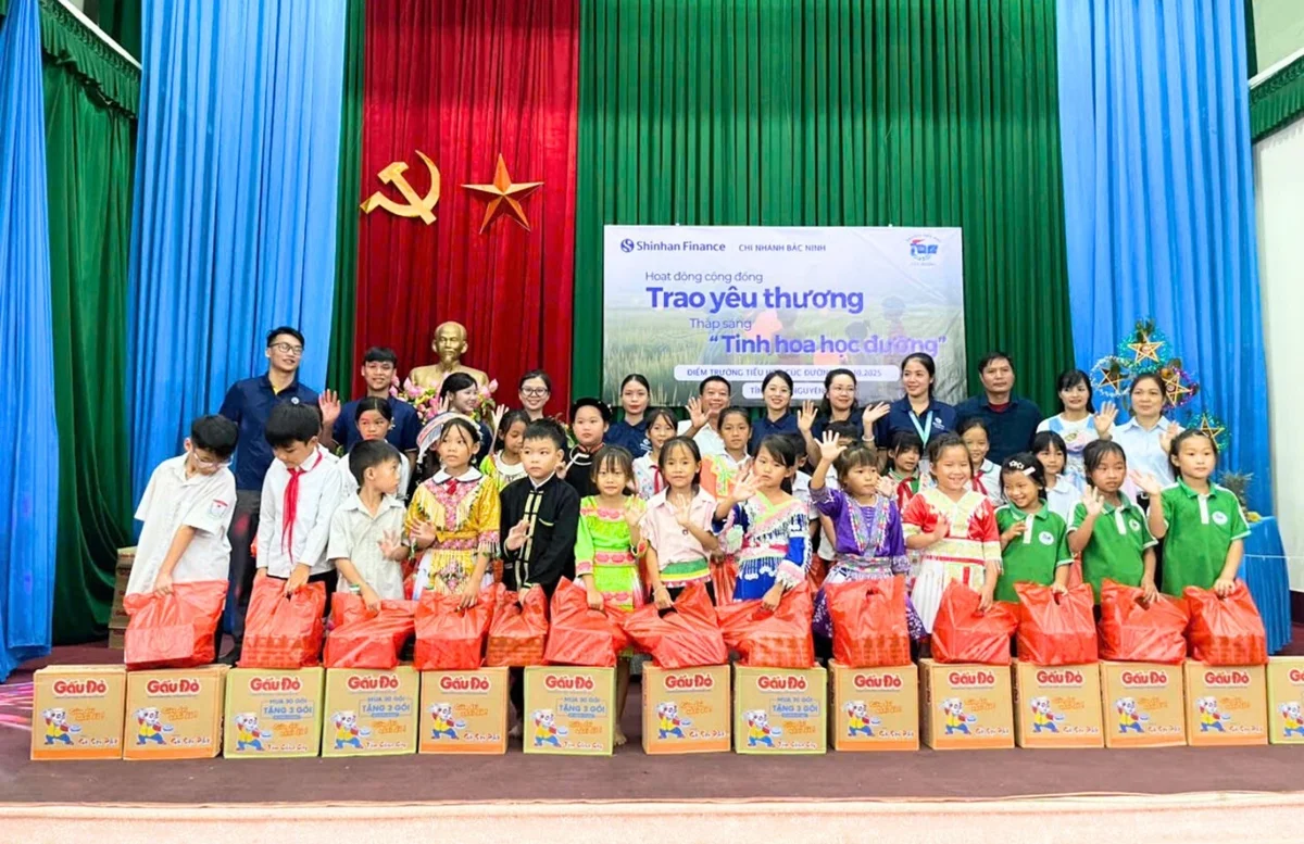 Shinhan Finance mang Trung thu ấm áp đến học sinh khó khăn tại Thái Nguyên