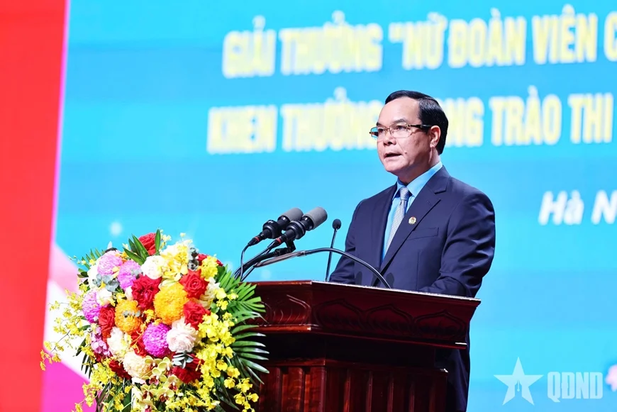 Đồng chí Phó Chủ tịch Ủy ban Trung ương Mặt trận Tổ quốc Việt Nam, Chủ tịch Tổng Liên đoàn Lao động Việt Nam Nguyễn Đình Khang phát biểu tại chương trình