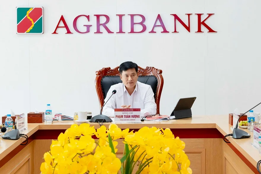 Đồng chí Phạm Toàn Vượng - Phó Bí thư Đảng ủy, Thành viên HĐTV, Tổng Giám đốc Agribank phát biểu kết luận chương trình làm việc
