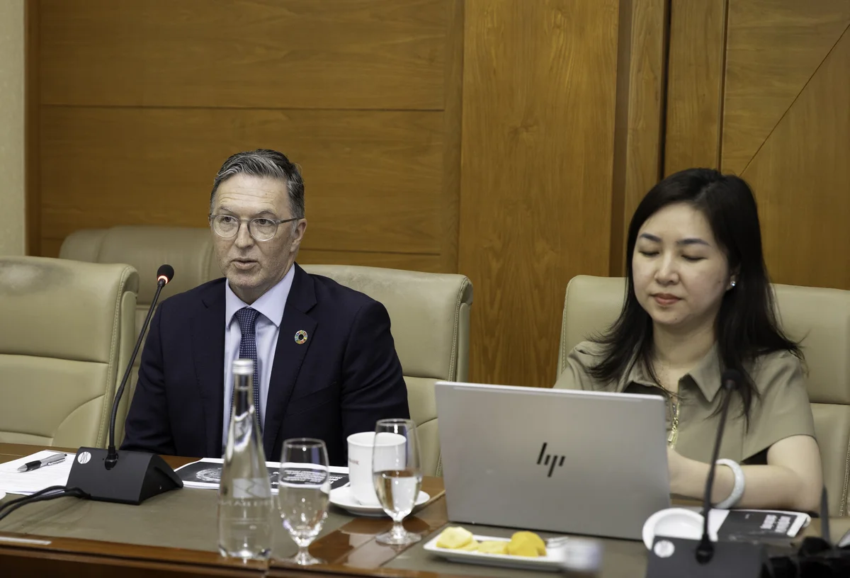 Ông Richard Bernau, Chuyên gia cao cấp của KPMG Toàn cầu về ESG ngành ngân hàng và thị trường vốn chia sẻ về bức tranh tài chính và ESG toàn cầu