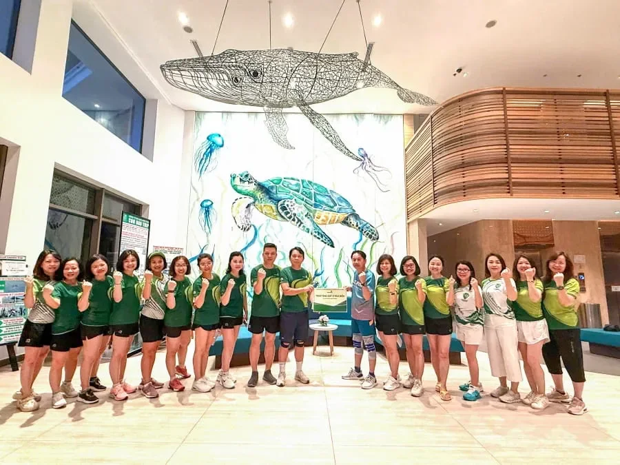 Sáng sớm 26/10/2025, các VĐV thuộc Đảng bộ Trụ sở chính Vietcombank đã tham gia chương trình chạy bộ gây quỹ “Save Turtles Run - Chạy bộ vì rùa biển”