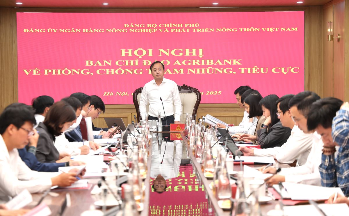 Đồng chí Tô Huy Vũ - Bí thư Đảng ủy, Chủ tịch Hội đồng thành viên, Trưởng Ban Chỉ đạo về PCTNTC phát biểu tại Hội nghị