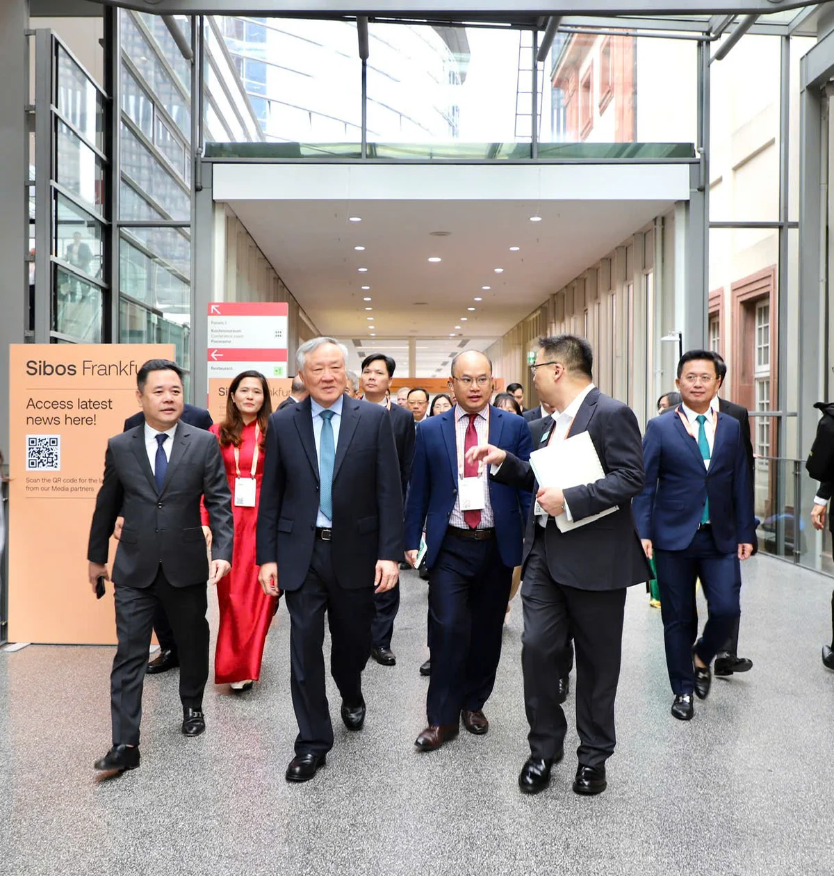 Phó Thủ tướng Thường trực Chính phủ Nguyễn Hoà Bình tham dự Hội nghị SIBOS 2025.