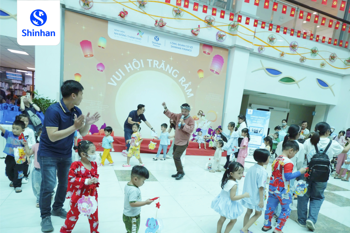 Shinhan Finance mang “Vui hội trăng rằm” đến với các em nhỏ tại Bệnh viện Nhi Đồng Thành phố