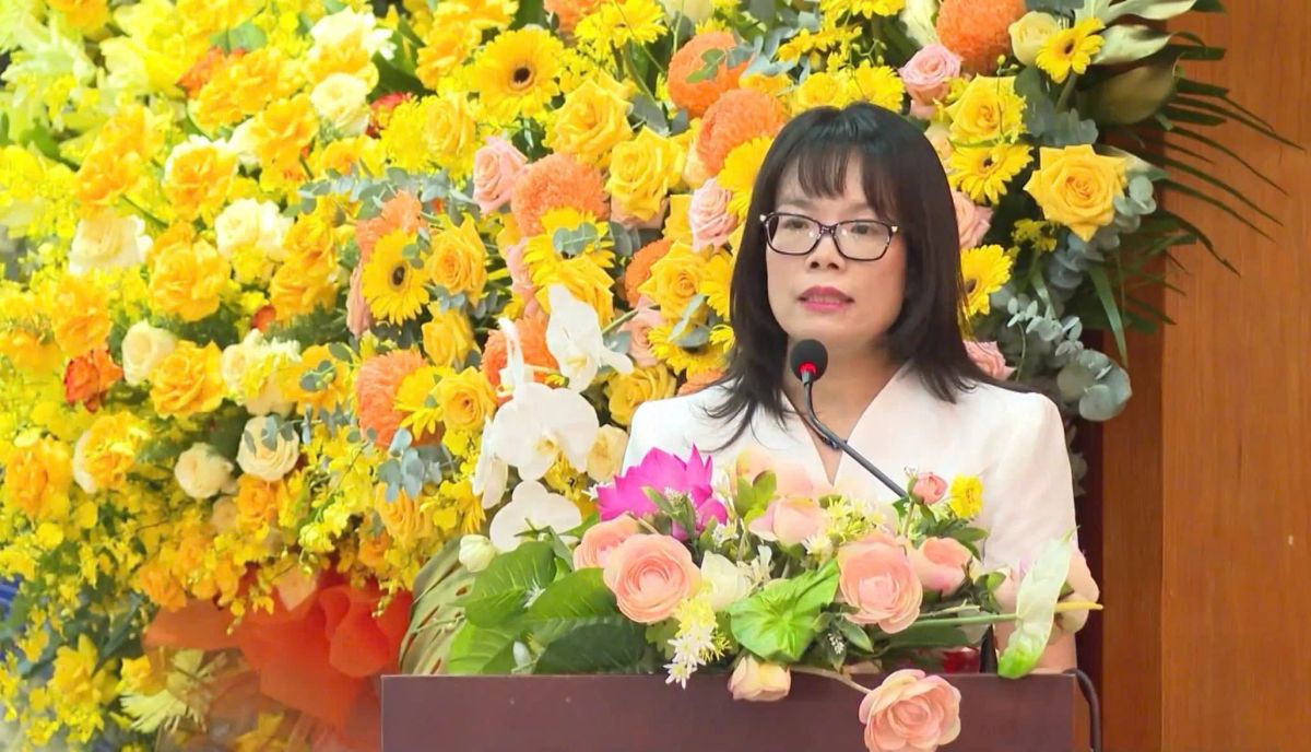 Bà Đoàn Hồng Nhung - Thành viên Ban điều hành, Giám đốc Khối bán lẻ Vietcombank phát biểu tại buổi lễ