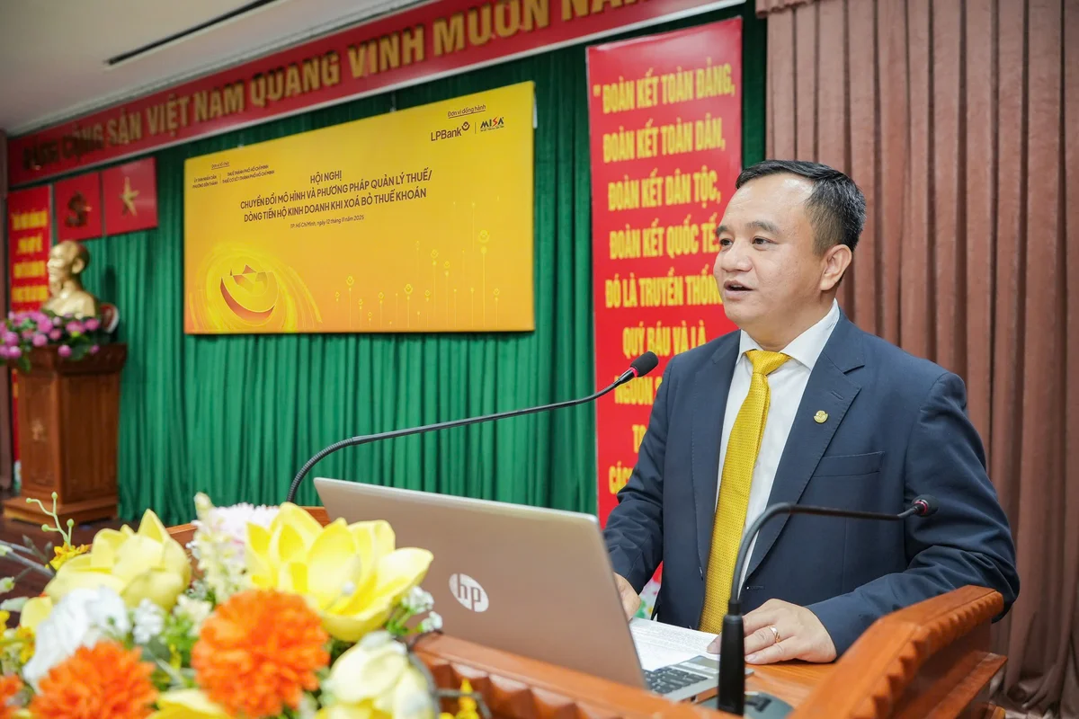 Ông Đặng Công Hoàn – Phó Tổng Giám đốc kiêm Giám đốc Ngân hàng Bán lẻ LPBank phát biểu tại sự kiện