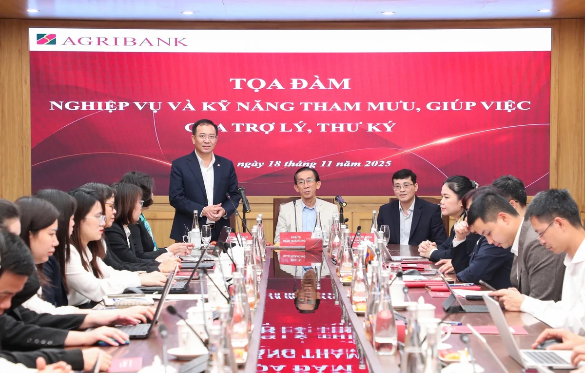 Đồng chí Đoàn Ngọc Lưu - Ủy viên Ban Thường vụ Đảng ủy, Phó Tổng Giám đốc Agribank phát biểu khai mạc Tọa đàm
