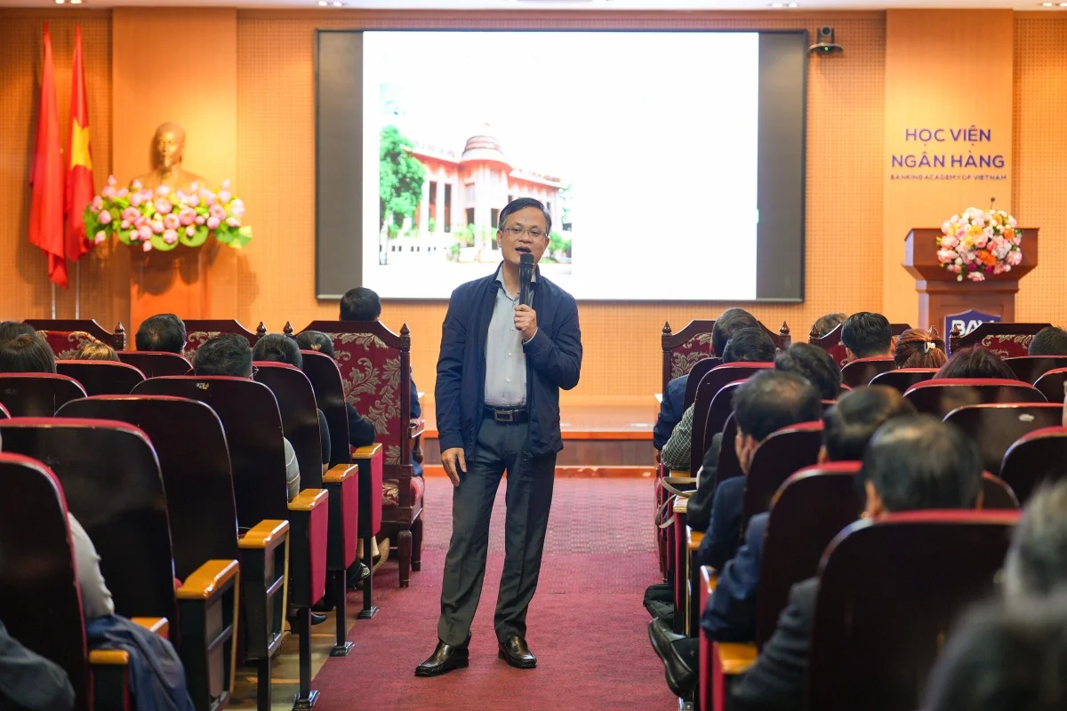 Vụ trưởng Vụ Chính sách tiền tệ Phạm Chí Quang tại lớp bồi dưỡng