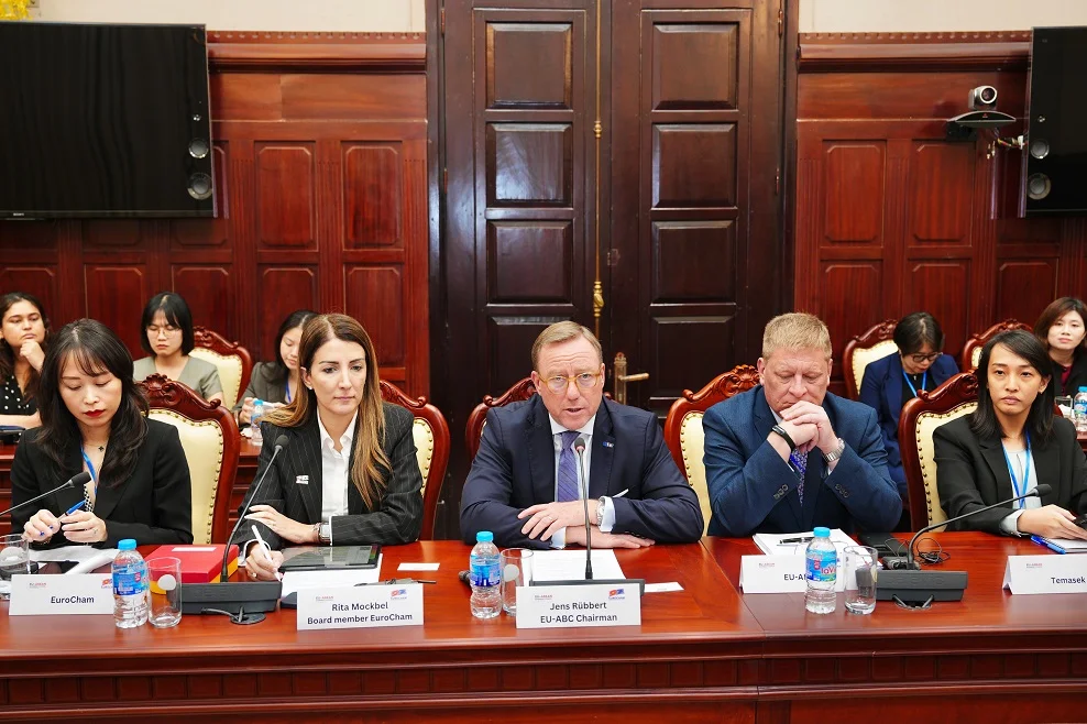 Ông Jens Rubbert, Chủ tịch EU-ABC, Giám đốc Điều hành và Giám đốc Khu vực châu Á-Thái Bình Dương, Ngân hàng Landesbank Baden-Wurttemberg phát biểu tại buổi tiếp