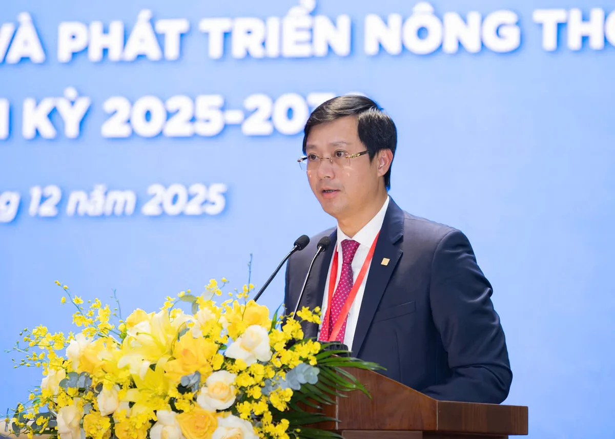 Phó Tổng Giám đốc Agribank Đỗ Đức Thành trình bày Báo cáo kiểm điểm của Ban Chấp hành Công đoàn Agribank khóa VI