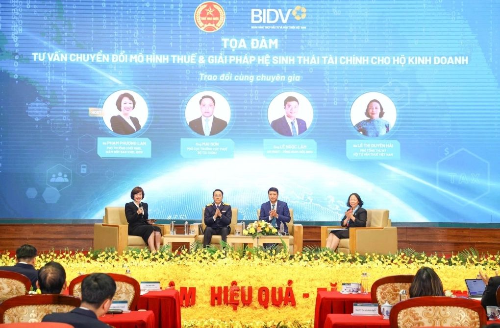 Tọa đàm tư vấn chuyển đổi mô hình thuế và giải pháp hệ sinh thái tài chính cho hộ kinh doanh. Ảnh: BIDV
