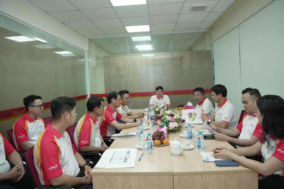 Hành trình “Chắp cánh yêu thương”: Viết tiếp câu chuyện tử tế, sát cánh cùng HDBanker và người dân miền Trung