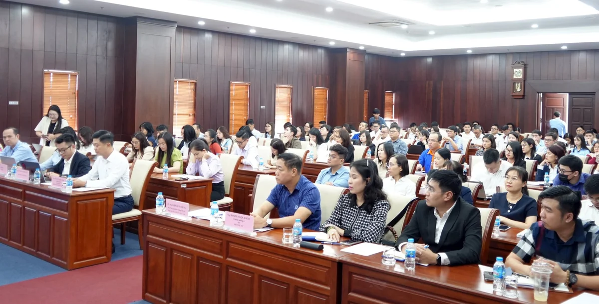 Các đại biểu tham dự hội thảo