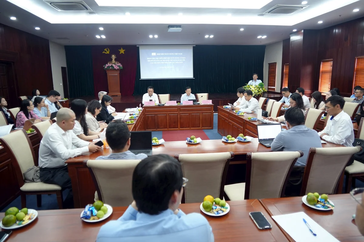 Quang cảnh cuộc họp