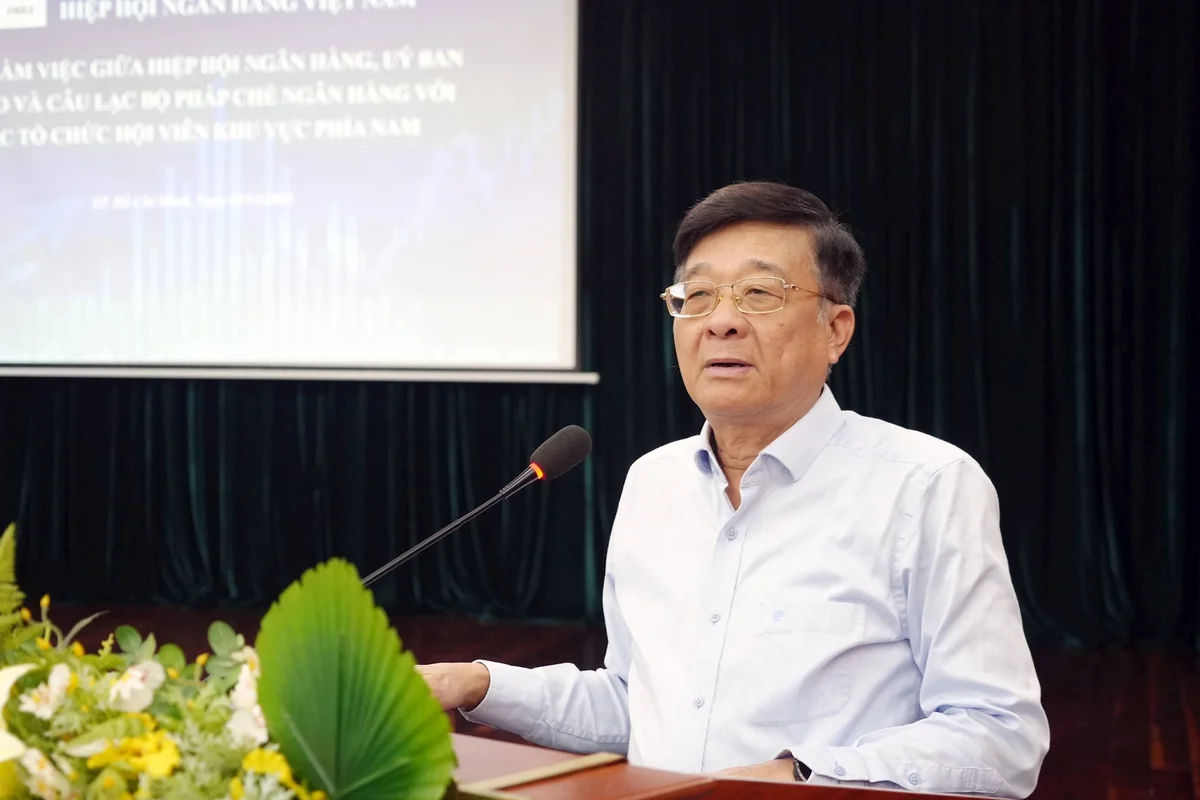 Phó Chủ tịch kiêm Tổng Thư ký Hiệp hội Ngân hàng Việt Nam Nguyễn Quốc Hùng phát biểu mở đầu buổi làm việc
