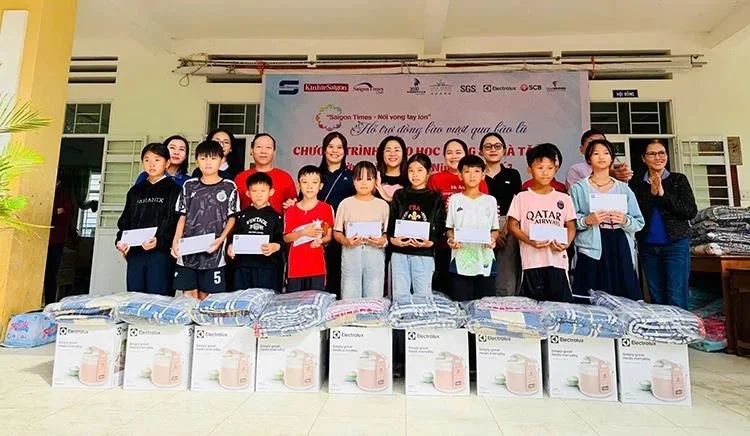 SCB hoàn thành chuỗi chương trình hỗ trợ đồng bào vùng lũ tại Phú Yên