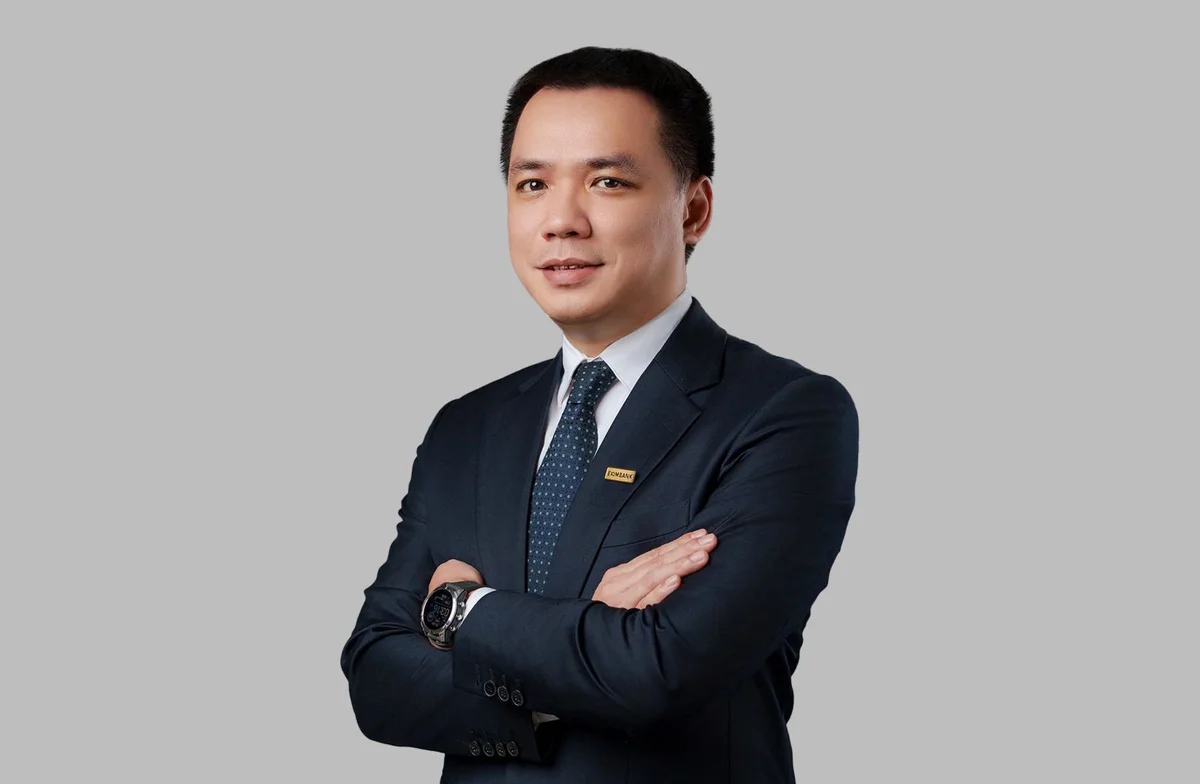 Chân dung và người tiền nhiệm, ông Nguyễn Cảnh Anh.