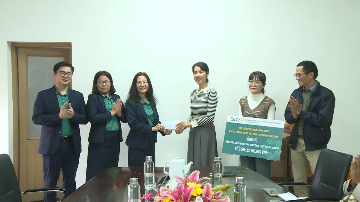 Gói ghém tình cảm qua chương trình "Nối nhịp nghĩa tình" của chi nhánh Phú Xuân (Huế)