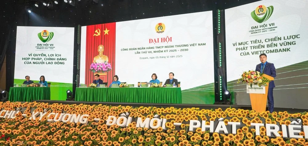 Ông Hồng Quang - Chủ tịch Công đoàn Vietcombank phát biểu tại đại hội. Ảnh: Hà Anh